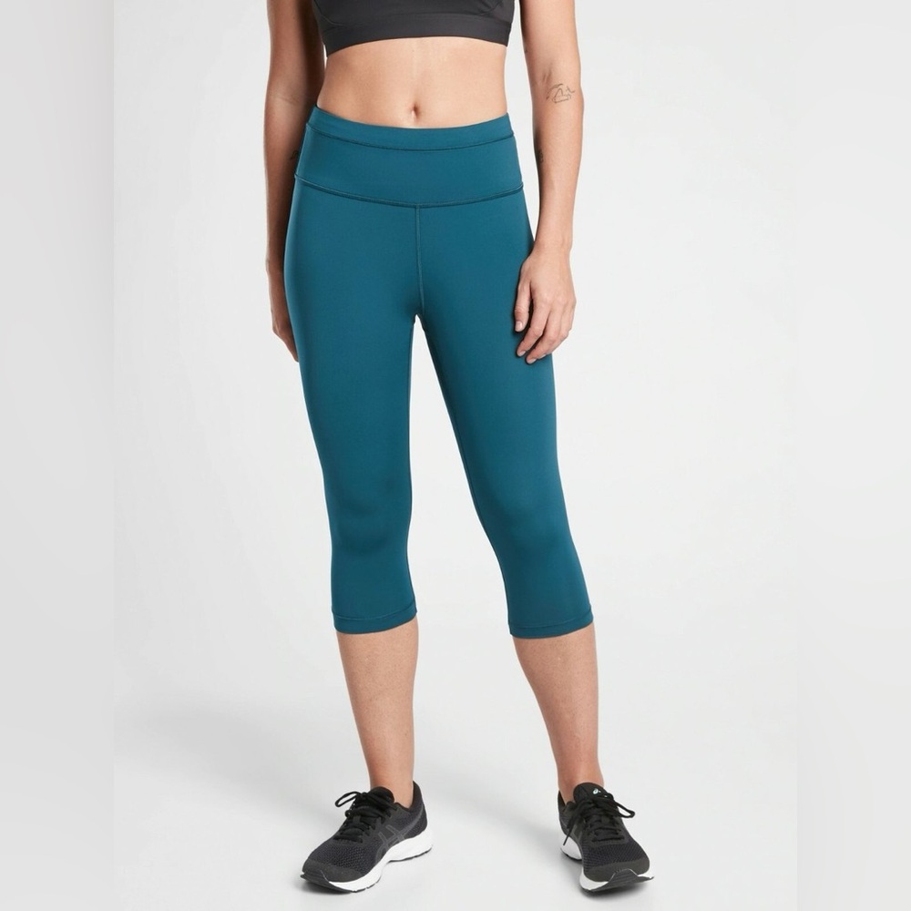 Athleta Accelerate Crop Leggings
